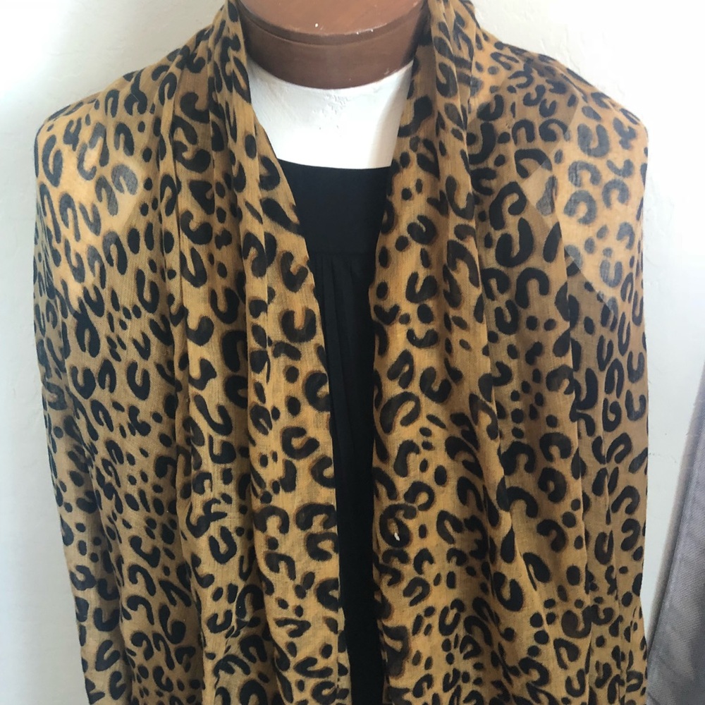 Light and airy leopard 🧣 scarf